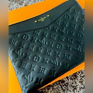 LOUIS VUITTON DAILY POUCH